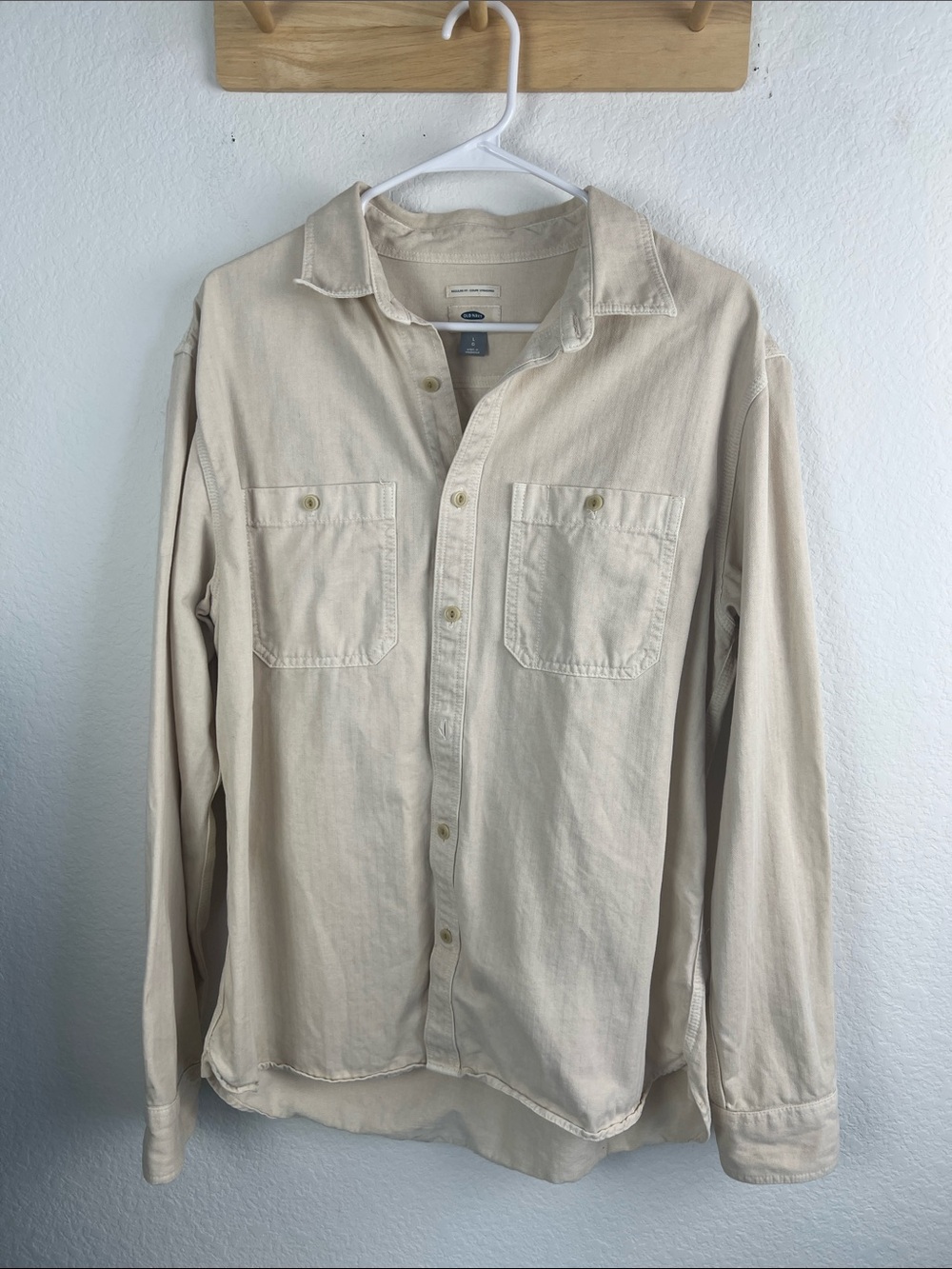 Old Navy Beige Button-Down Long-Sleeve Shirt with Chest Pockets Men’s Size Large